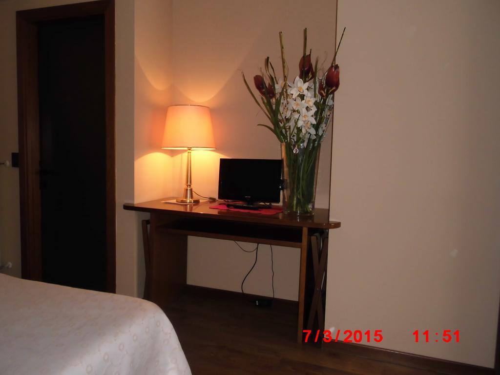 Albergo Ponte Vecchio Cernobbio Habitación foto