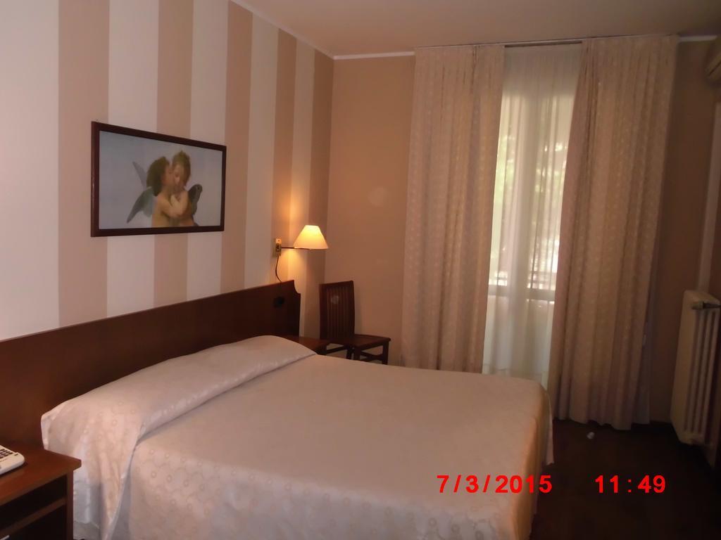 Albergo Ponte Vecchio Cernobbio Habitación foto